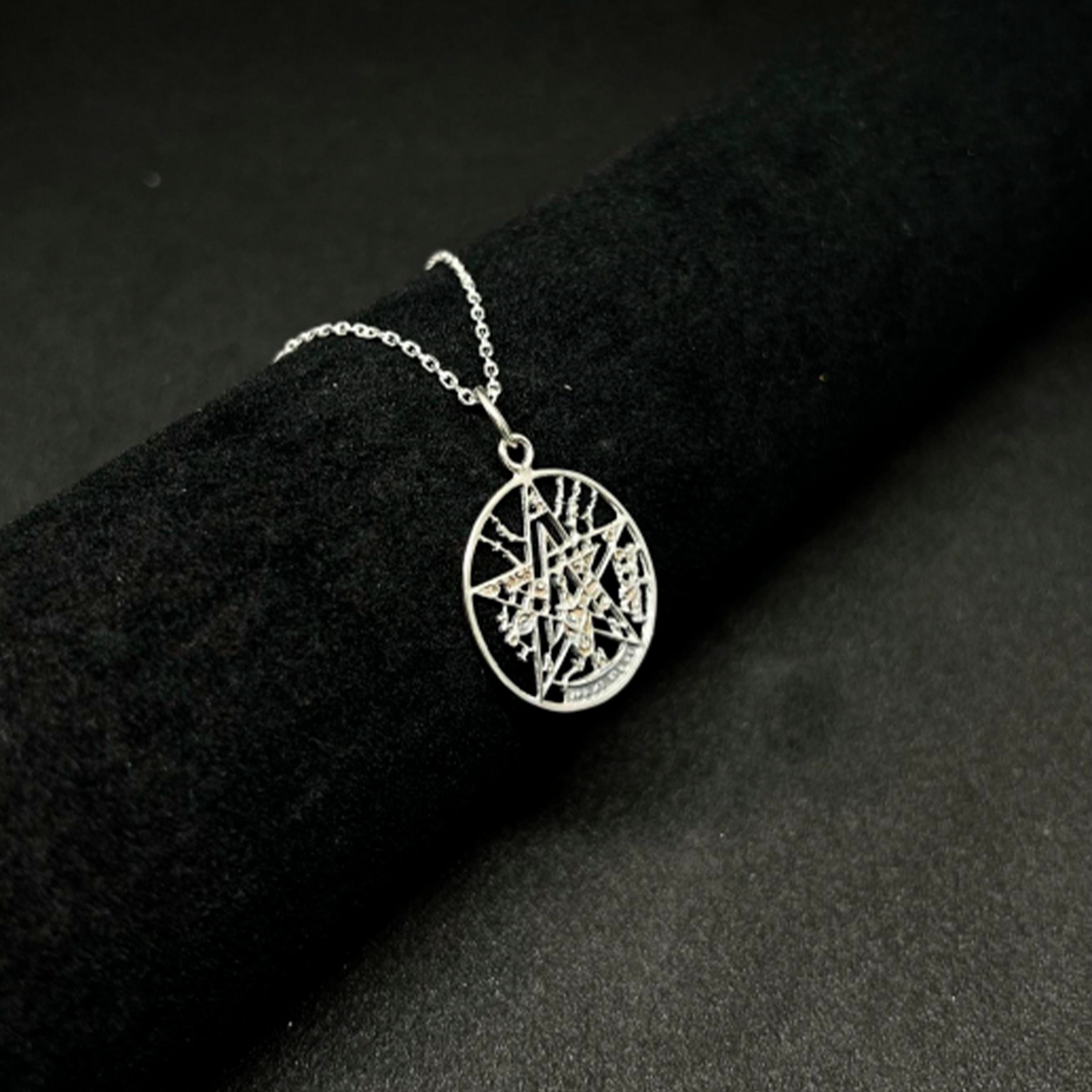 Colgante tetragramaton